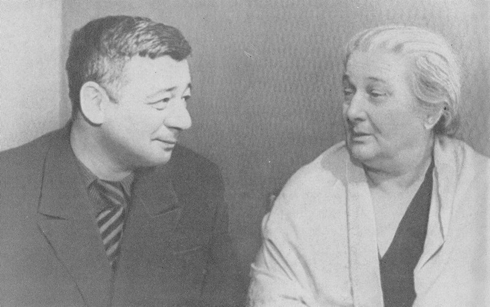 Александр Гитович и Анна Ахматова, 1960. Фото: coollib.com